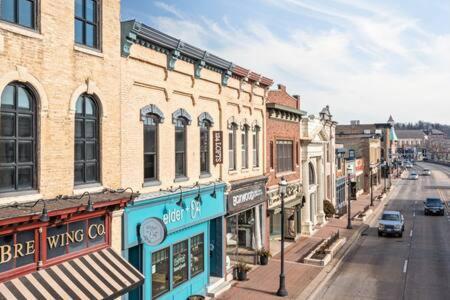 Hip Urban Loft-Small Town Charm-124 Lofts #2 West Dundee Екстер'єр фото