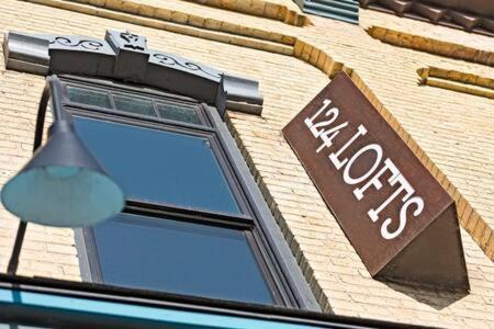 Hip Urban Loft-Small Town Charm-124 Lofts #2 West Dundee Екстер'єр фото