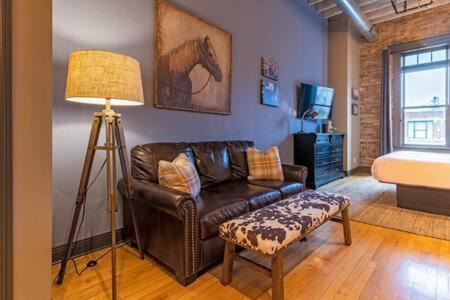 Hip Urban Loft-Small Town Charm-124 Lofts #2 West Dundee Екстер'єр фото