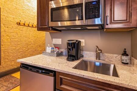 Hip Urban Loft-Small Town Charm-124 Lofts #2 West Dundee Екстер'єр фото