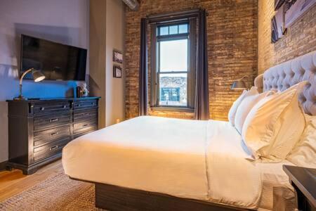 Hip Urban Loft-Small Town Charm-124 Lofts #2 West Dundee Екстер'єр фото