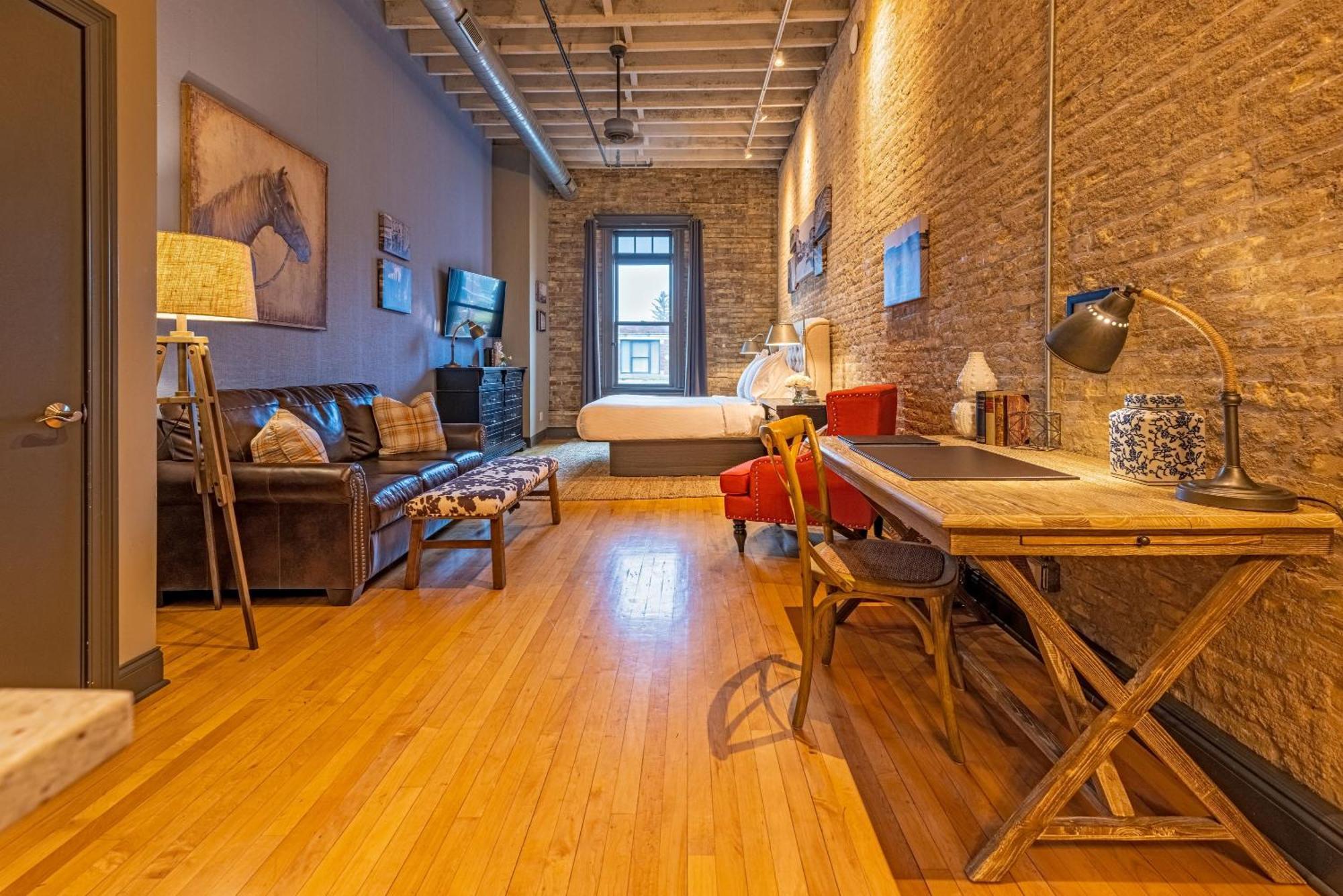 Hip Urban Loft-Small Town Charm-124 Lofts #2 West Dundee Екстер'єр фото